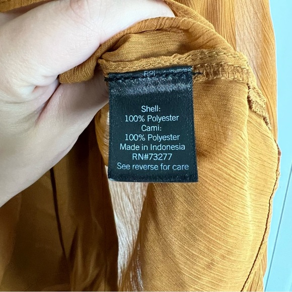 Simply Vera Burnt Orange Tie Neck Balloon Sleeve Shirred Blouse, Size Medium - Picture 7 of 9